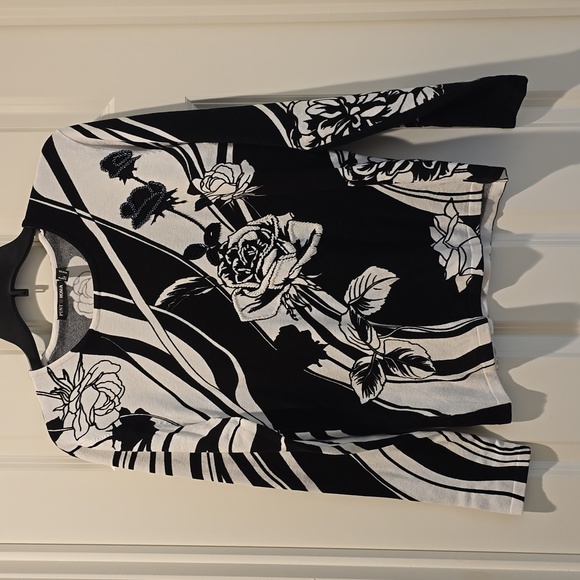 WOMEN'S BLACK & WHITE BEADED SWEATER WITH ROSES - Picture 1 of 6